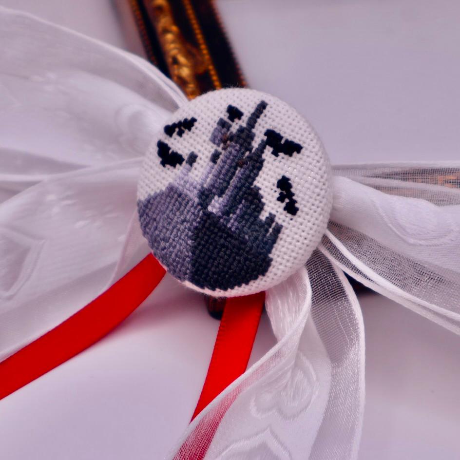 月と城　コウモリ　くるみボタンのヘアリボン　クロスステッチ刺繍 | 2枚目